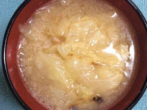 ごま油の香り♪炒めキャベツの味噌汁